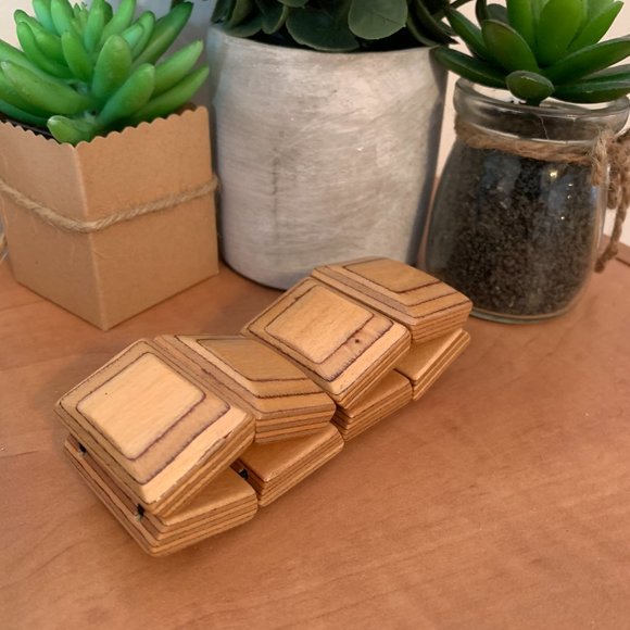 Vintage Wooden Stretch Bracelet - Picture 4 of 5